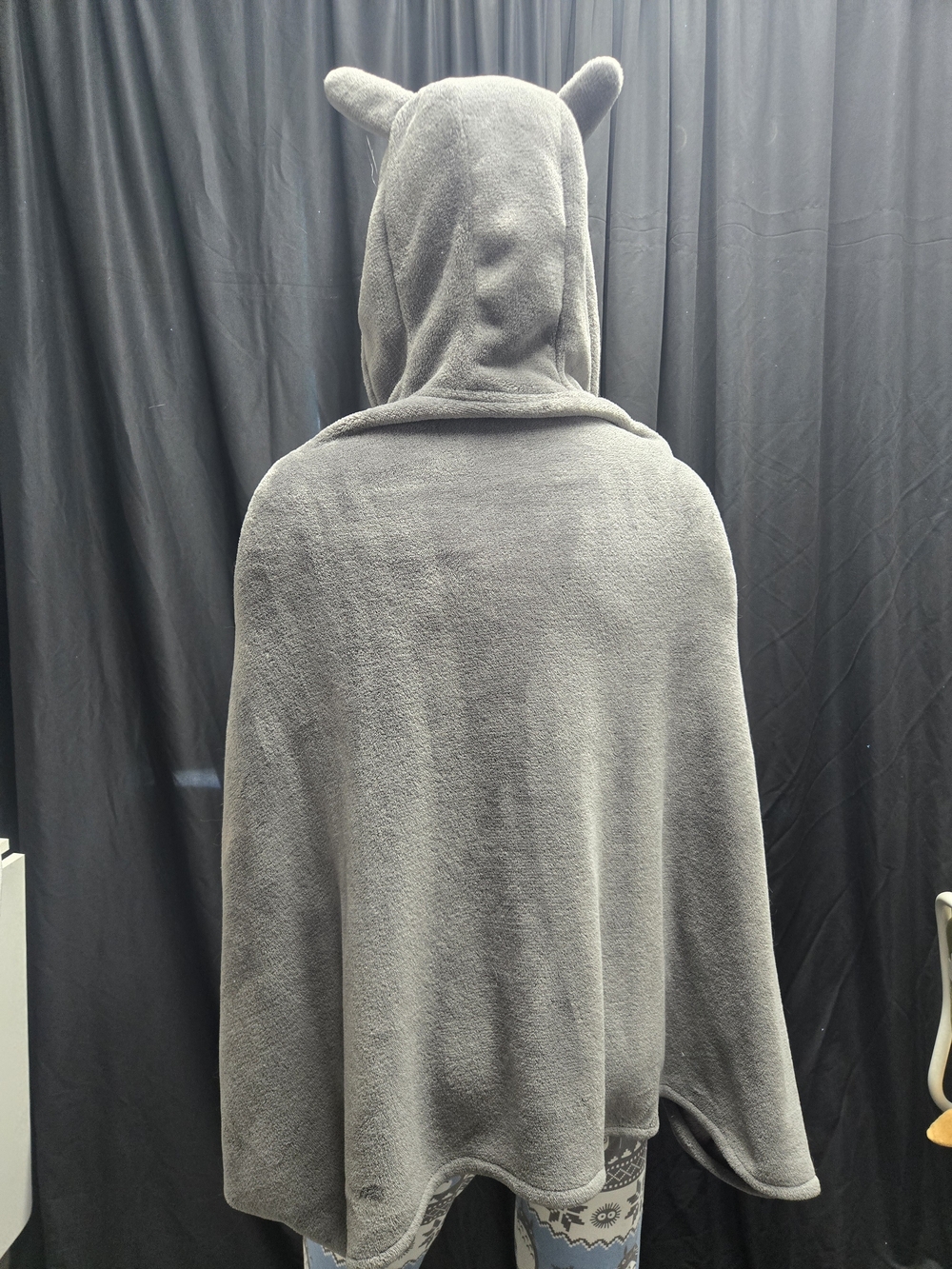 Gray Totoro Hooded Fleece Cape with Character Face - Picture 2 of 2